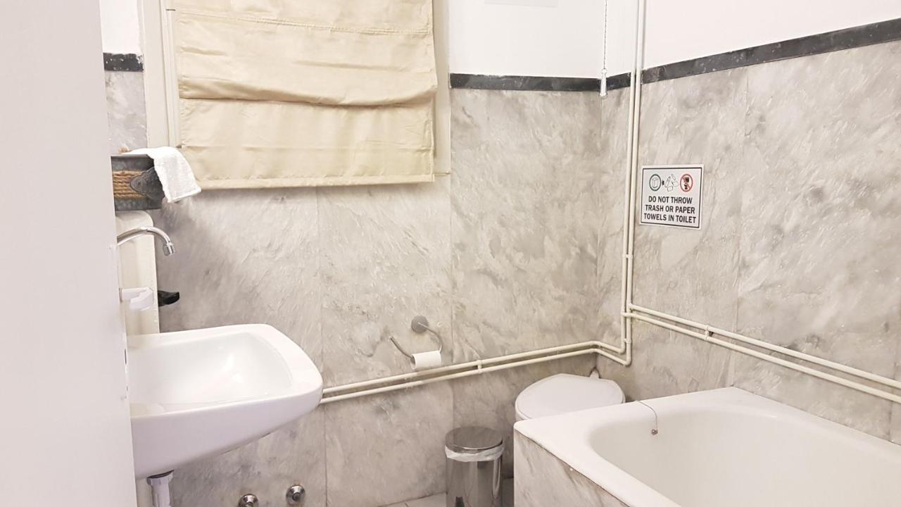 Olive Apartment- Athens Center, 4 Bd, 1.5 Bath Extérieur photo