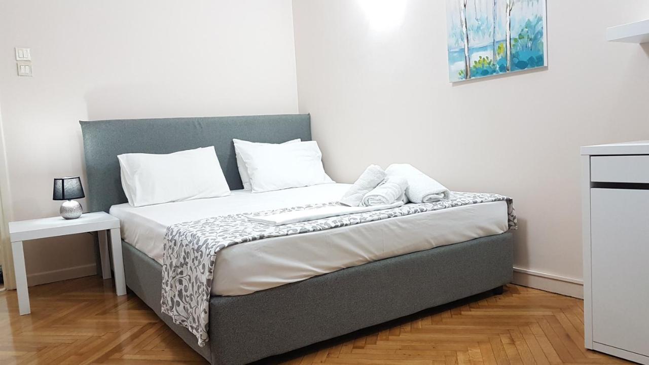 Olive Apartment- Athens Center, 4 Bd, 1.5 Bath Extérieur photo