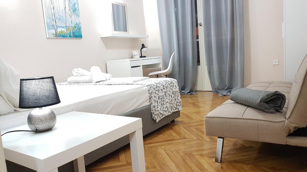Olive Apartment- Athens Center, 4 Bd, 1.5 Bath Extérieur photo