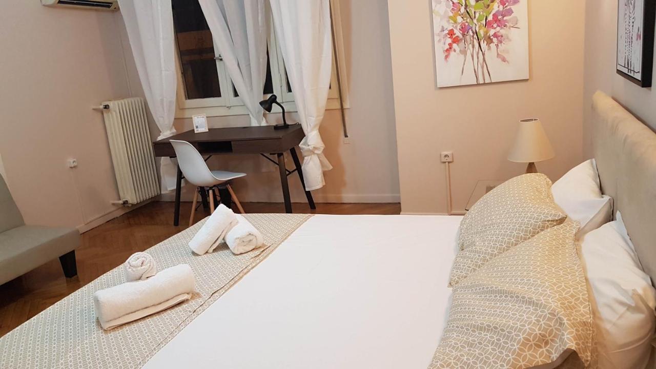 Olive Apartment- Athens Center, 4 Bd, 1.5 Bath Extérieur photo
